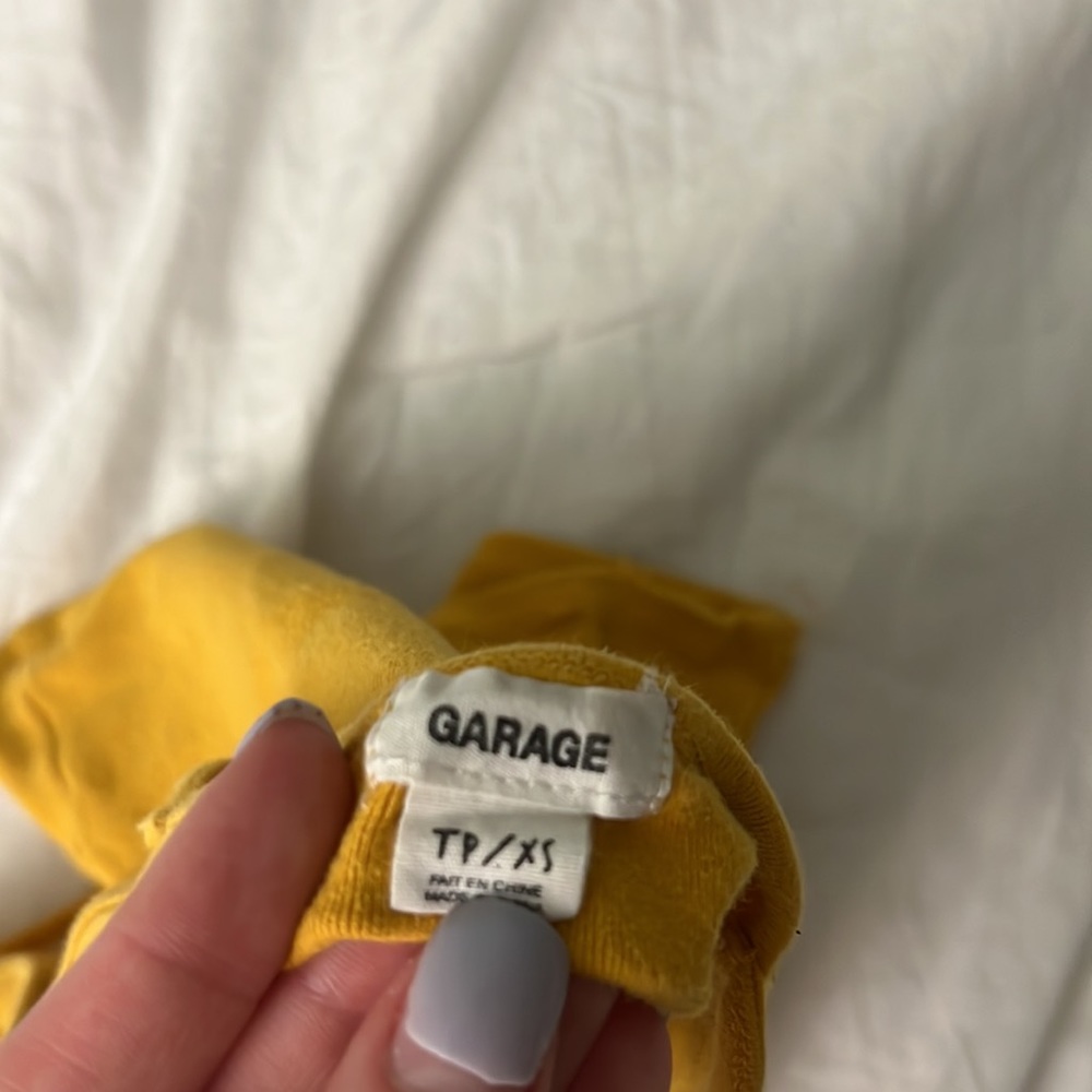 Simple Yellow Tank Top - Picture 4 of 4